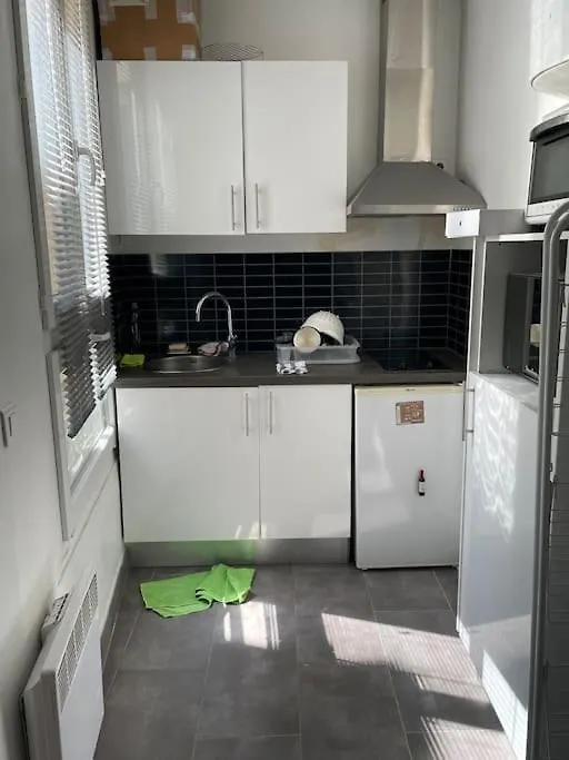 Appartement 8th, Bright, Very Good Location Paris