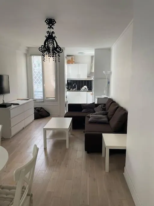 8th, Bright, Very Good Location * Paris