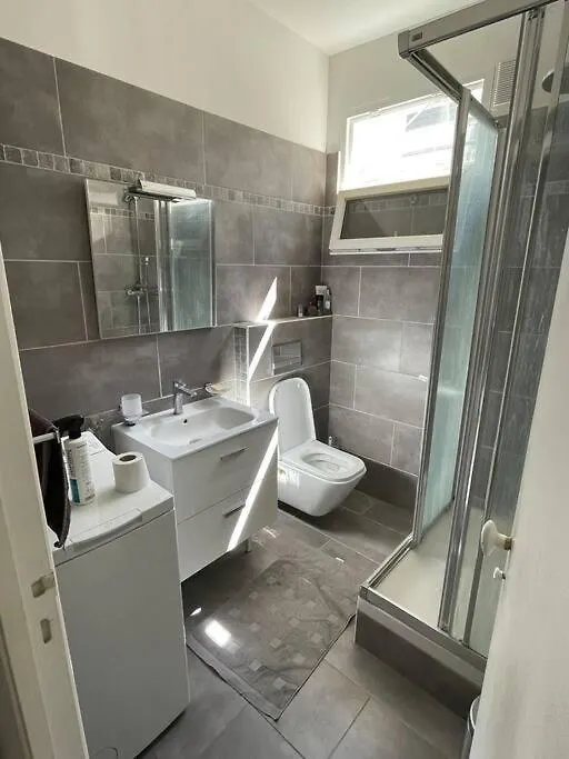 Apartment 8th, Bright, Very Good Location *